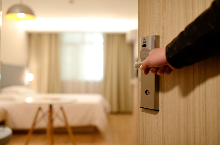 Is It Better to Rent a House or an Apartment?
