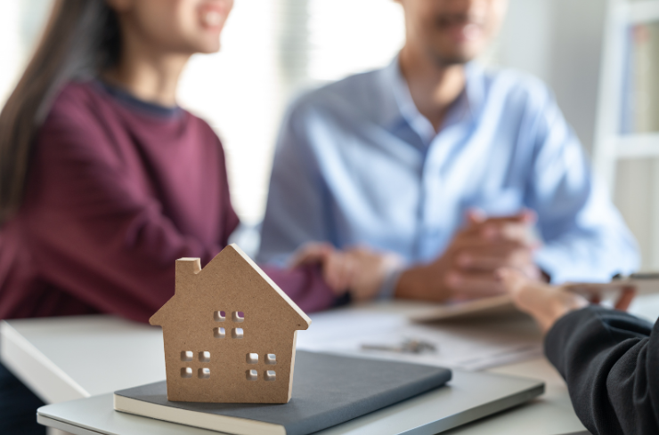 What's the Difference Between Buying in Cash and Using a Loan